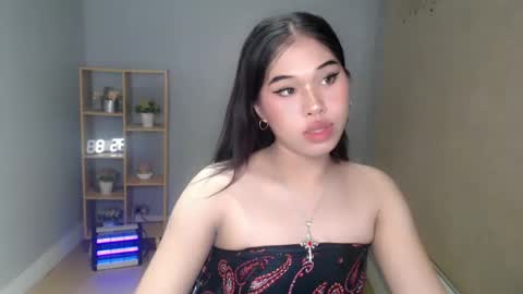 Snapshot of sky_fox_sweetxx chatting on December 17, 2024, 10:34 am online show from December 17, 2024, 10:34 am