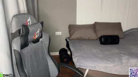 Snapshot of sky_hunter chatting on October 25, 2025, 3:40 pm sky_hunter online show from October 25, 2025, 3:40 pm