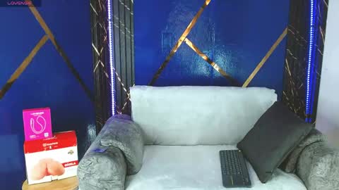 sky_walkerss online show from May 8, 2026, 6:02 pm