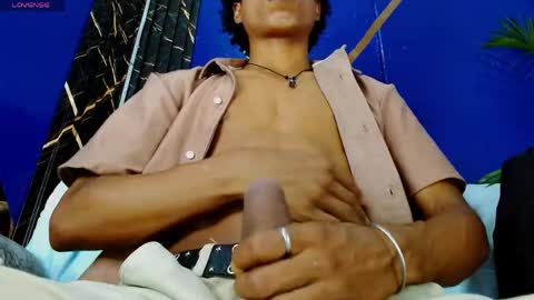 sky_walkerss online show from May 13, 2026, 5:10 pm