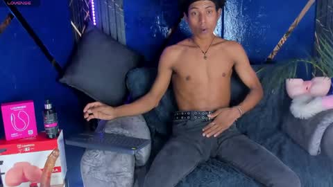 sky_walkerss online show from May 30, 2026, 5:54 pm