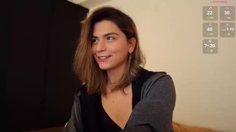 Snapshot of skyamber8v2 chatting on October 5, 2025, 12:09 am Vi online show from October 5, 2025, 12:09 am