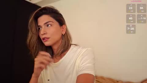 Snapshot of skyamber8v2 chatting on October 9, 2025, 9:29 am Vi online show from October 9, 2025, 9:29 am