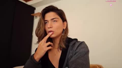 Snapshot of skyamber8v2 chatting on October 12, 2025, 10:03 am Vi online show from October 12, 2025, 10:03 am