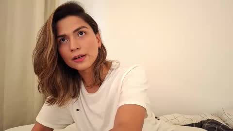 Snapshot of skyamber8v2 chatting on November 11, 2025, 4:40 pm Vi online show from November 11, 2025, 4:40 pm