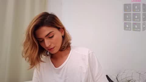 Snapshot of skyamber8v2 chatting on May 1, 2026, 12:21 pm Vi online show from May 1, 2026, 12:21 pm