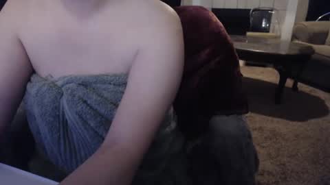 SKYLE   online show from November 5, 2025, 10:10 pm