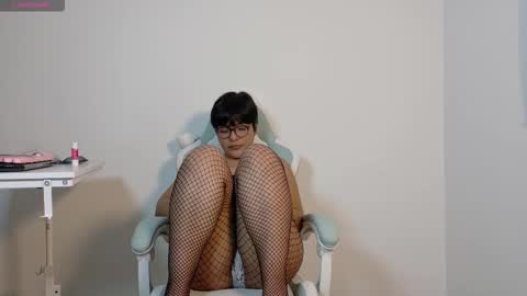 Snapshot of skye_nerdy chatting on October 10, 2025, 5:28 am SKYE. online show from October 10, 2025, 5:28 am