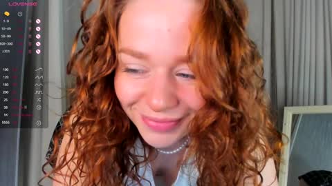 Snapshot of skye_shy chatting on December 5, 2024, 1:38 pm Skye online show from December 5, 2024, 1:38 pm