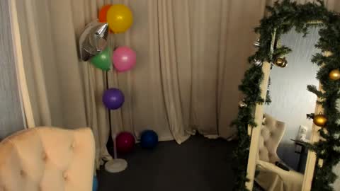 Snapshot of skye_shy chatting on December 14, 2024, 4:31 pm Skye online show from December 14, 2024, 4:31 pm