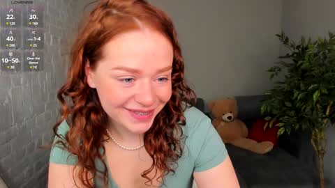 Snapshot of skye_shy chatting on December 21, 2024, 1:42 pm Skye online show from December 21, 2024, 1:42 pm