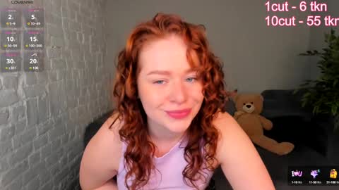 Snapshot of skye_shy chatting on December 22, 2024, 2:06 pm Skye online show from December 22, 2024, 2:06 pm