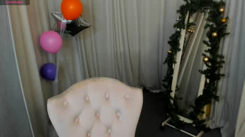 Snapshot of skye_shy chatting on January 9, 2025, 1:35 pm Skye online show from January 9, 2025, 1:35 pm
