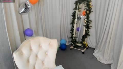 Snapshot of skye_shy chatting on January 10, 2025, 2:02 pm Skye online show from January 10, 2025, 2:02 pm