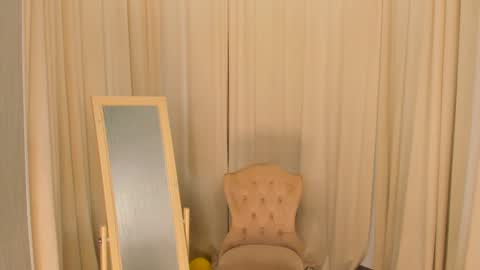 Snapshot of skye_shy chatting on January 31, 2025, 1:23 pm Skye online show from January 31, 2025, 1:23 pm
