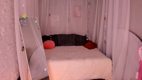 Snapshot of skye_shy chatting on February 22, 2025, 4:30 pm Skye online show from February 22, 2025, 4:30 pm