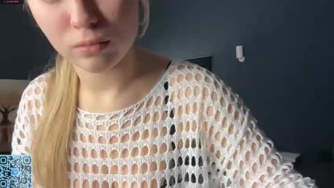 Snapshot of skyeveil chatting on December 19, 2025, 5:58 am Skye online show from December 19, 2025, 5:58 am