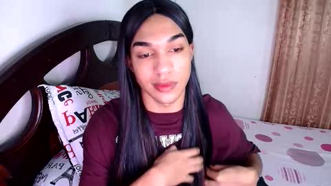 Snapshot of skylarg555 chatting on October 19, 2025, 3:18 am skyla online show from October 19, 2025, 3:18 am