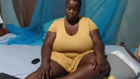 Snapshot of skylla07 chatting on March 5, 2025, 12:33 pm sheliah online show from March 5, 2025, 12:33 pm