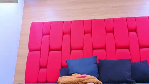 Skynny online show from October 23, 2025, 8:51 pm