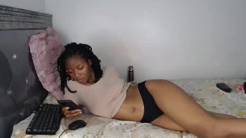 Snapshot of skyqueen0 chatting on October 31, 2025, 5:47 pm skyqueen0 online show from October 31, 2025, 5:47 pm