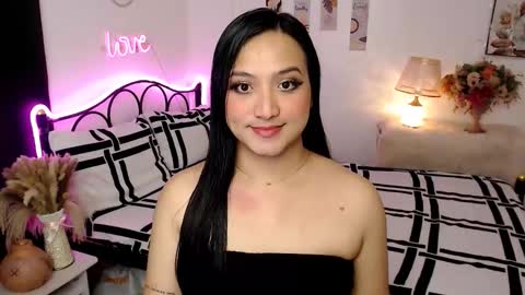 Queen Cyrine online show from December 1, 2025, 11:15 am