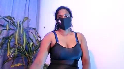 Snapshot of slcouple7 chatting on February 6, 2025, 1:05 am Slcouple online show from February 6, 2025, 1:05 am