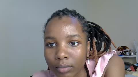 sleciah online show from November 25, 2025, 9:42 am