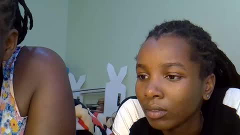 sleciah online show from January 7, 2026, 8:28 am