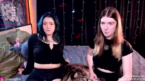 Snapshot of sleepingduo chatting on November 6, 2025, 1:01 pm Hi We are Iva and Angela Nice to meet u 3 online show from November 6, 2025, 1:01 pm