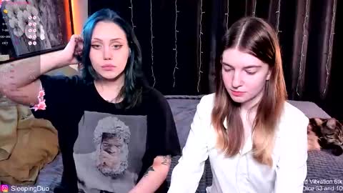 Snapshot of sleepingduo chatting on November 7, 2025, 12:05 pm Hi We are Iva and Angela Nice to meet u 3 online show from November 7, 2025, 12:05 pm