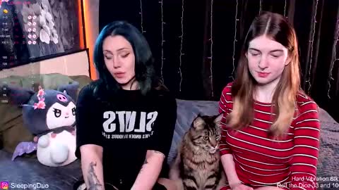 Snapshot of sleepingduo chatting on November 10, 2025, 12:04 pm Hi We are Iva and Angela Nice to meet u 3 online show from November 10, 2025, 12:04 pm