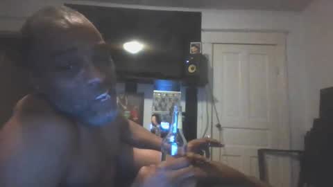 Snapshot of slim484035 chatting on February 11, 2026, 12:15 am Slim8975 online show from February 11, 2026, 12:15 am