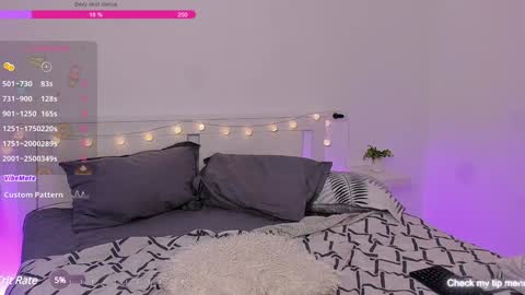 slim_jen online show from December 29, 2024, 9:17 am