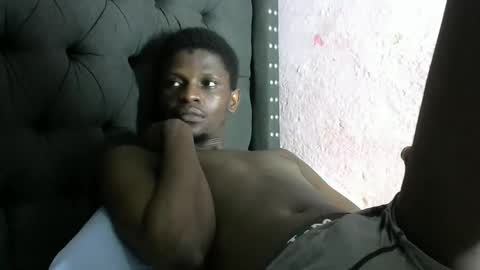 Snapshot of slim_long01 chatting on January 13, 2025, 12:45 pm slim long01 online show from January 13, 2025, 12:45 pm
