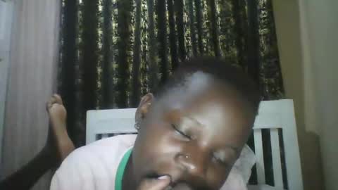 Snapshot of slim_petite_ebony chatting on December 26, 2024, 12:57 am slim_petite_ebony online show from December 26, 2024, 12:57 am