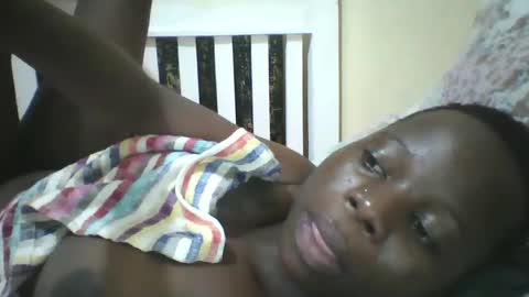 Snapshot of slim_petite_ebony chatting on January 2, 2025, 12:23 am slim_petite_ebony online show from January 2, 2025, 12:23 am