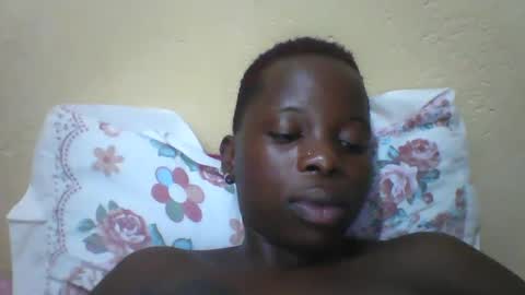 Snapshot of slim_petite_ebony chatting on January 8, 2025, 1:21 am slim_petite_ebony online show from January 8, 2025, 1:21 am