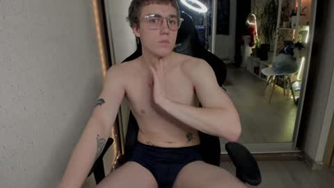 Snapshot of slippery_baby chatting on December 26, 2024, 6:54 pm Mila online show from December 26, 2024, 6:54 pm