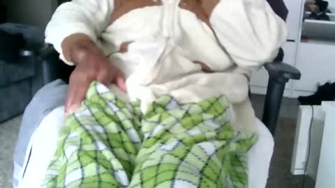 slipperyballs900 online show from February 15, 2026, 2:03 pm