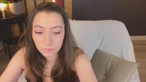 Snapshot of slow_flower chatting on October 22, 2025, 12:27 pm Emilia online show from October 22, 2025, 12:27 pm