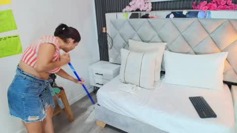 slut_milf_ online show from April 15, 2026, 8:43 am