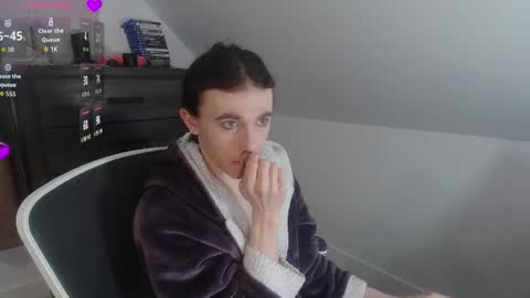 Natsu online show from February 25, 2026, 6:17 pm