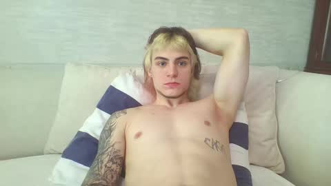 Snapshot of sly_gus chatting on October 2, 2025, 3:35 am Gus online show from October 2, 2025, 3:35 am