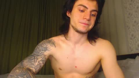 Snapshot of sly_gus chatting on October 25, 2025, 4:46 pm Gus online show from October 25, 2025, 4:46 pm