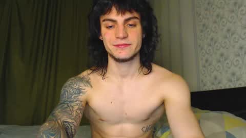 Snapshot of sly_gus chatting on November 10, 2025, 4:28 pm Gus online show from November 10, 2025, 4:28 pm