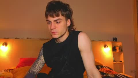 Snapshot of sly_gus chatting on June 1, 2026, 10:11 pm Gus online show from June 1, 2026, 10:11 pm