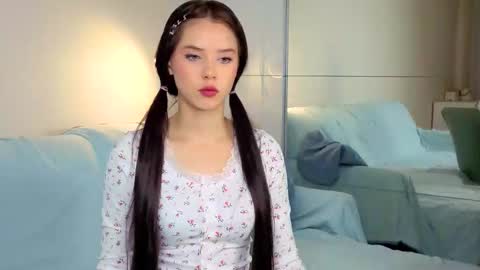 Lily online show from September 16, 2025, 1:34 pm