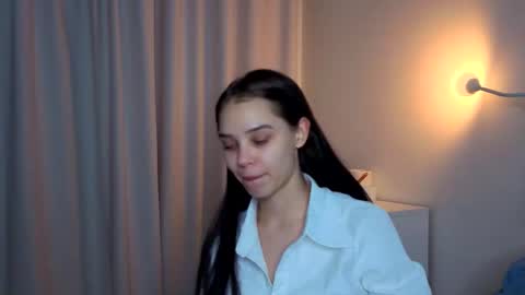 Lily online show from December 3, 2025, 1:20 pm