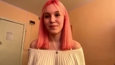 Snapshot of slyviaendo chatting on March 28, 2026, 12:05 pm Viola online show from March 28, 2026, 12:05 pm